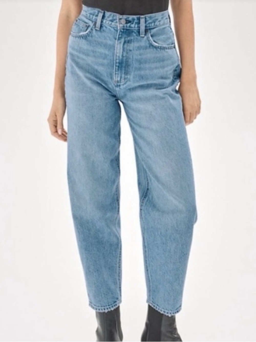 Aritzia Denim Forum Womens The Gia High Rise Carrot Denim Jeans, Size 28